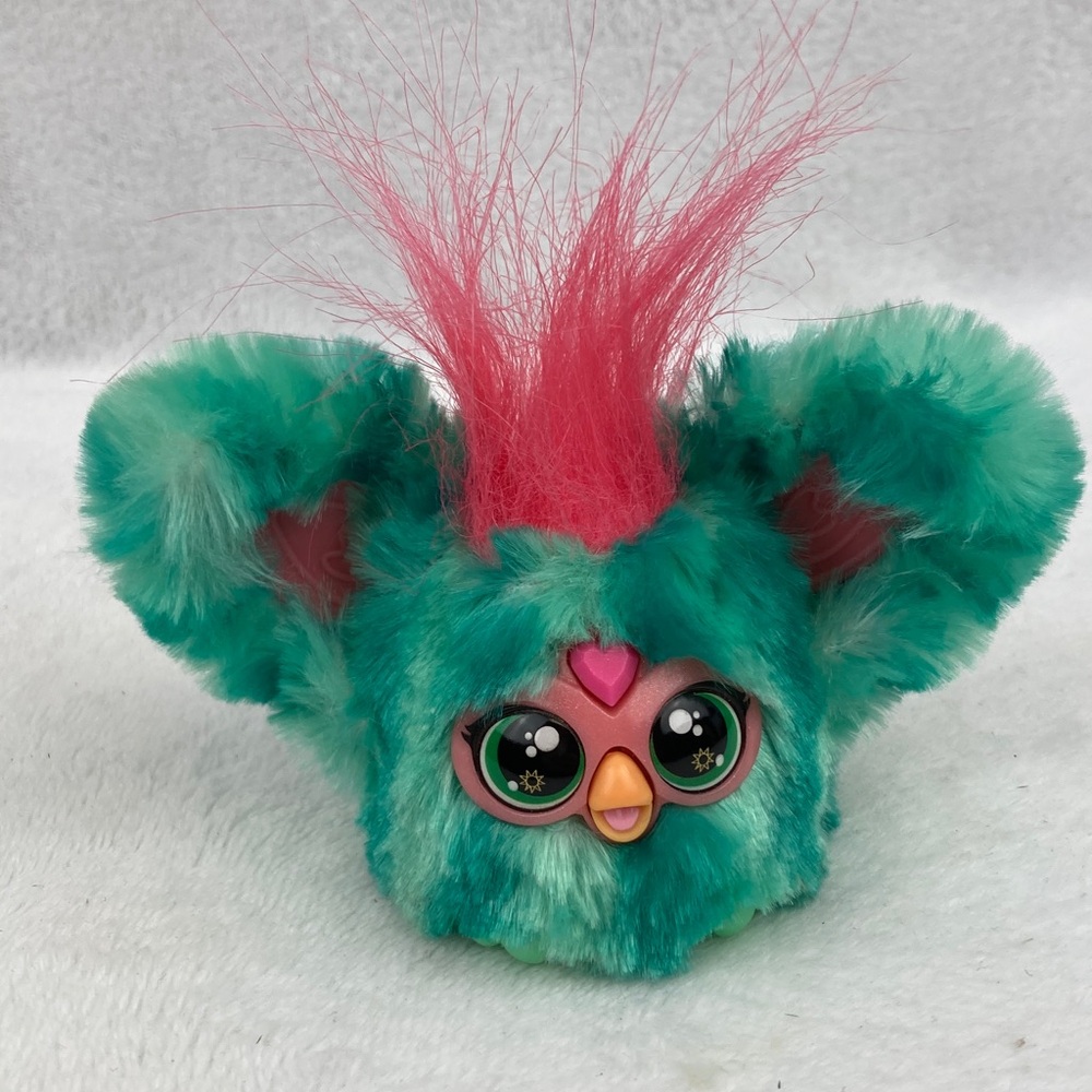 Furby Furblets Mello-Nee Summer Chill Mini Electronic Plush Toy, Backpack Charms